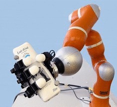 Создана сверхбыстрая бионическая рука, которая ловит объекты на лету
