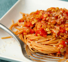 Спагетти с острым соусом из чечевицы — веганский рецепт 