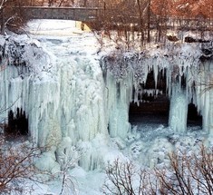 Замерзший водопад Миннехаха