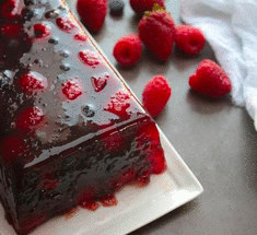 Гранатовый торт-желе с ягодами