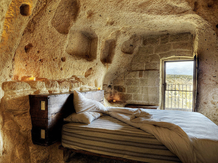 Необычный отель в доисторической пещере