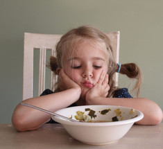 4 способа воспитать нездоровое отношение к еде у ребенка
