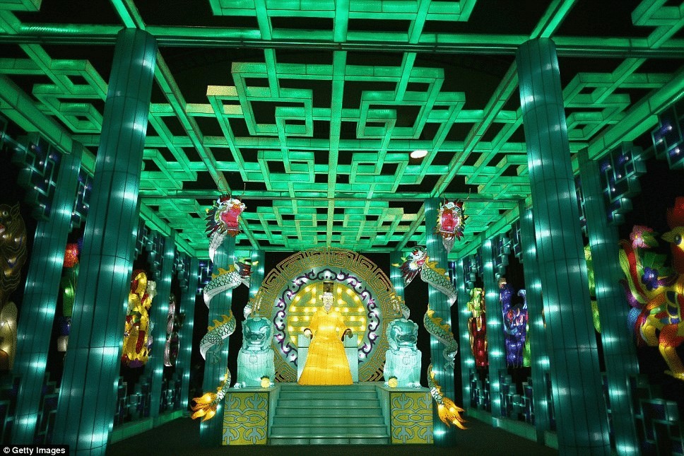 Состоялось открытие огромных световых 3D скульптур. Зимние сады в Блэкпуле Состоялось открытие огромных световых 3D скульптур. Зимние сады в Блэкпуле