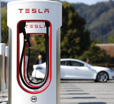 Tesla привлекает покупателей пожизненной бесплатной зарядкой