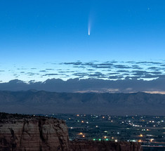 Комета мчится мимо Земли, обеспечивая зрелищное шоу