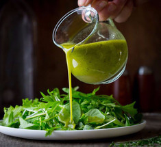 Расскрываем секреты: как приготовить вкусные салатные заправки без масла