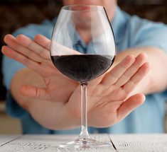 Вам пить нельзя: 9 тревожных признаков непереносимости алкоголя