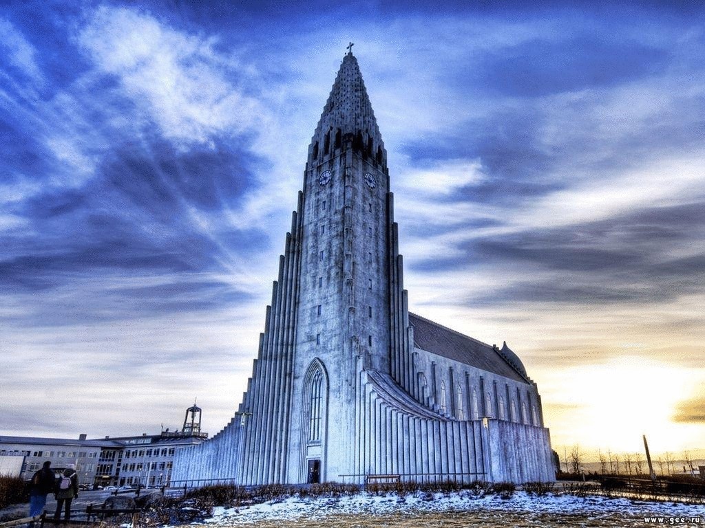Дивный храм в Исландии