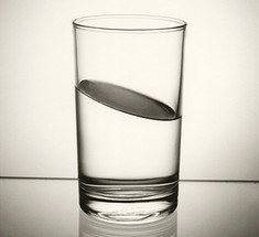 Словоблудие про стакан воды. И про счастье