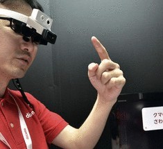 Японцы создали очки, которые переводят текст прямo во время чтения