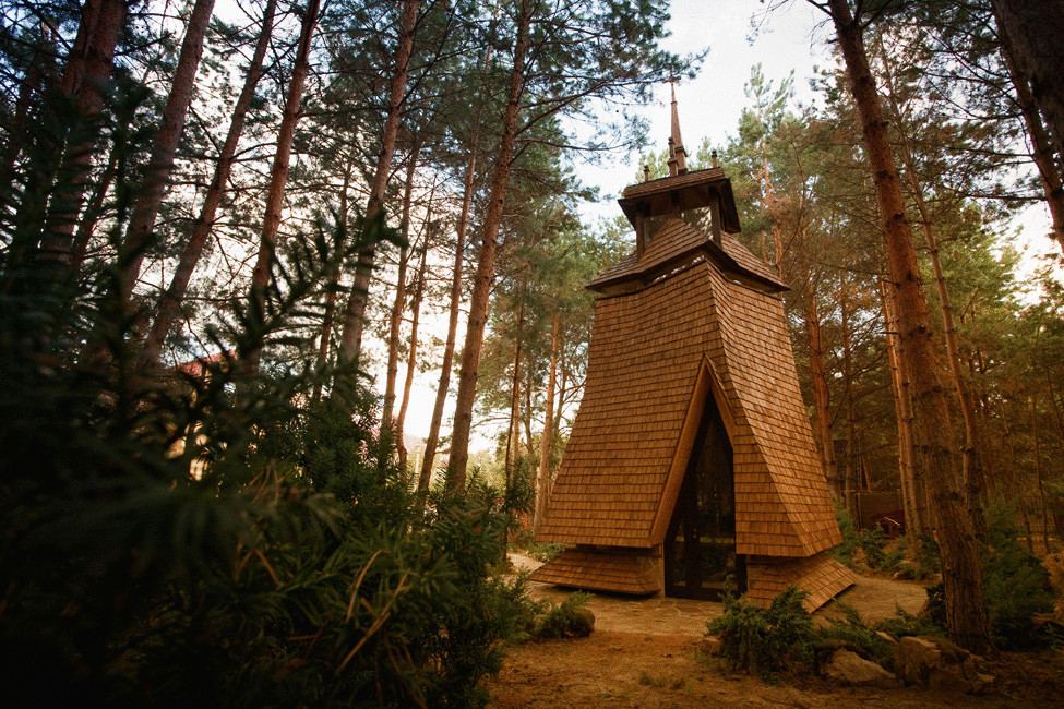 Покровская часовня в украинском лесу от студии rdsbrothers