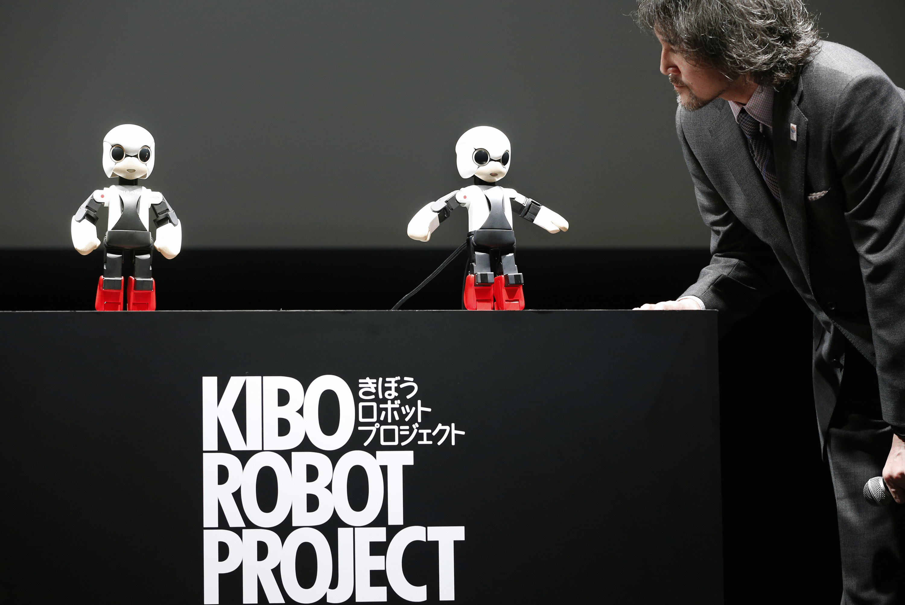Японские ученые показали говорящего робота, который отправится на МКС