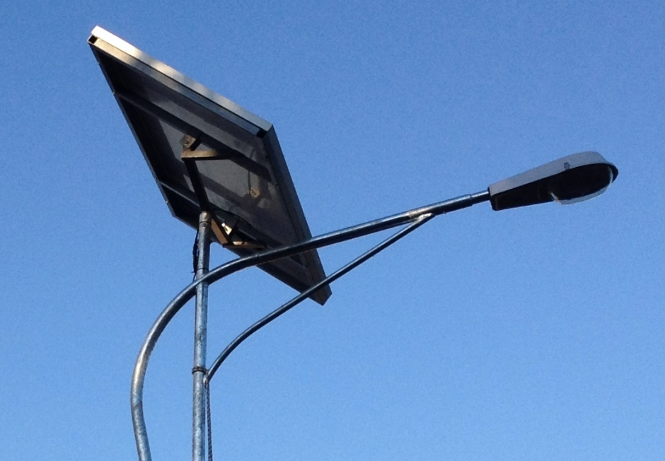 Установлен первый отечественный солнечный светодиодный фонарь