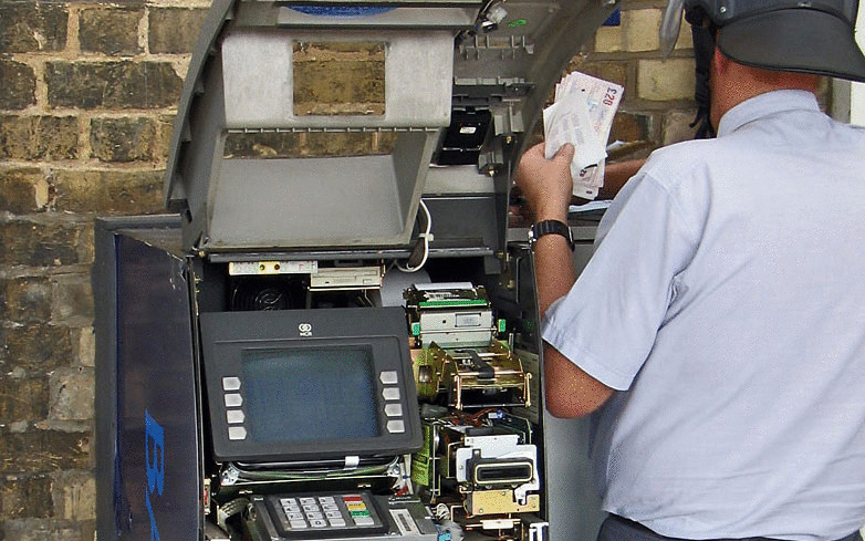 Неисправный банкомат выдал россиянину миллион рублей