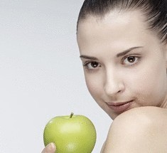 Необычный массаж яблоками сделает Вашу кожу невероятно красивой
