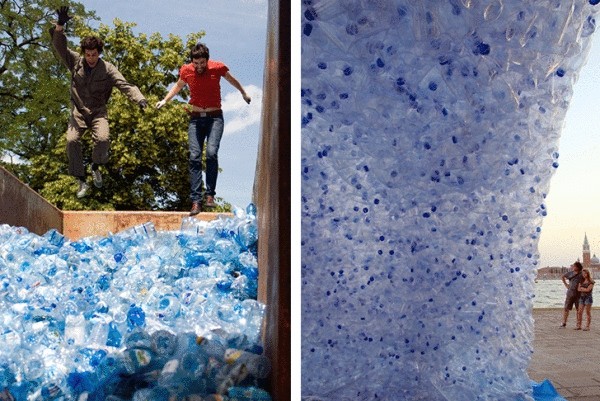 Утилизация пластиковых бутылок: скульптура Devebere