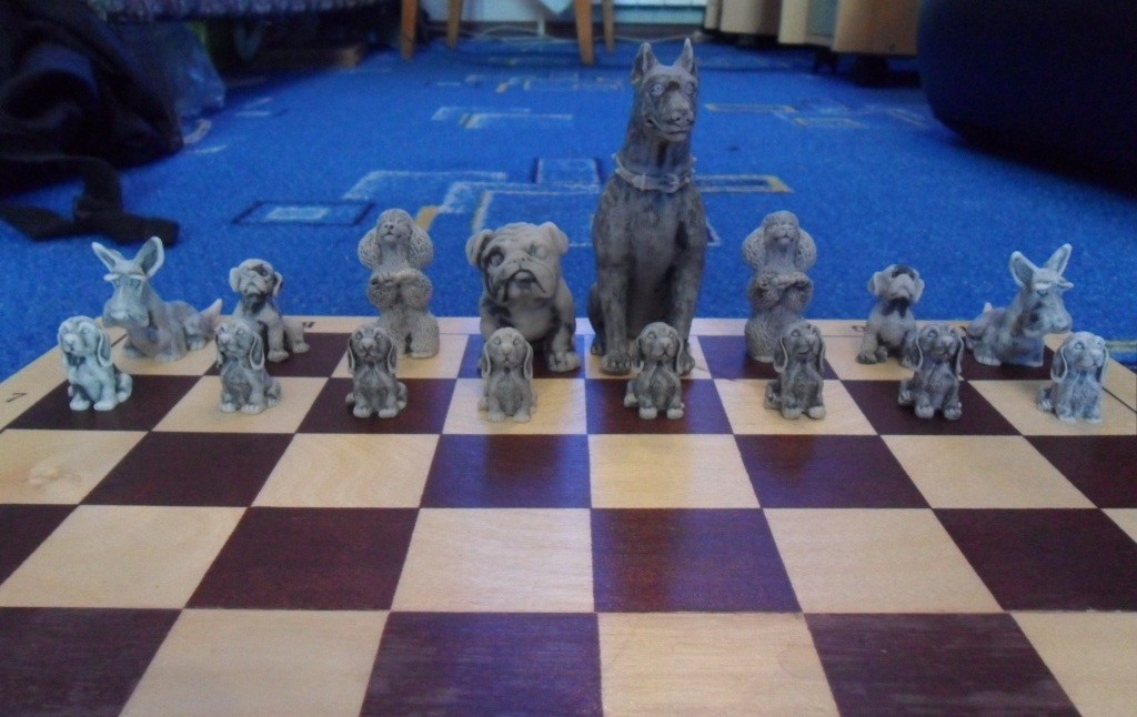 Уникальная шахматная доска "Псы против котов"