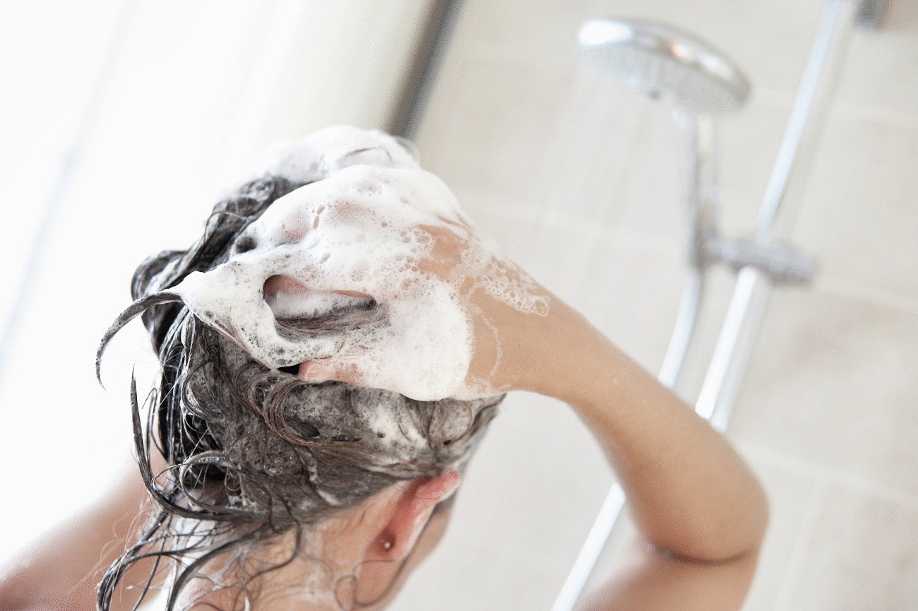 Мытье волос - 8 опасных ошибок