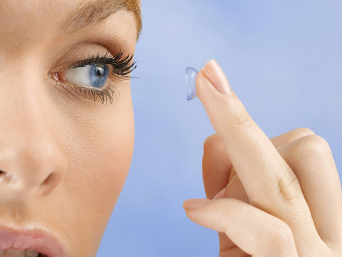 Не совершайте эти 5 опасных ошибок с контактными линзами