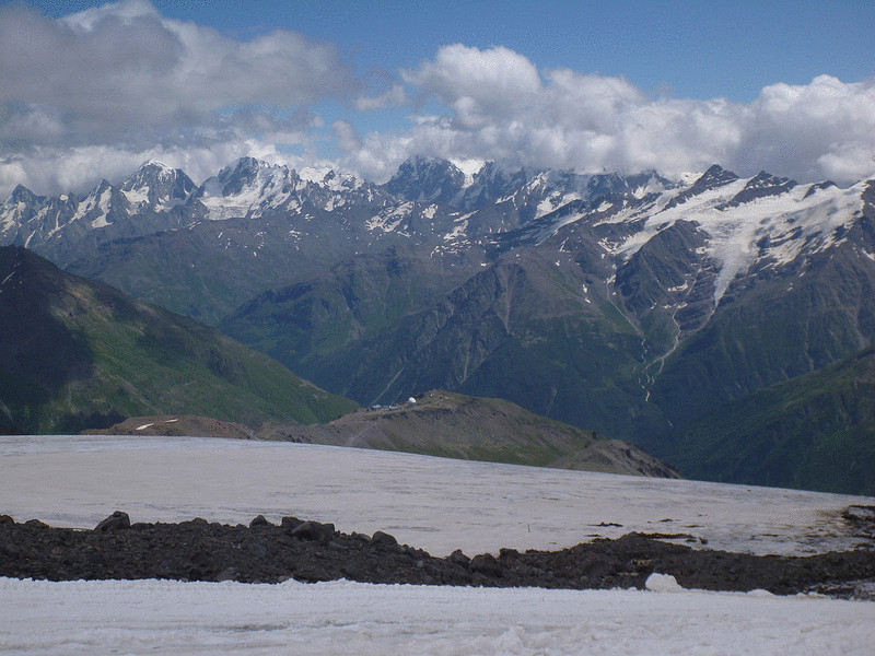 Эльбрус - самая высокая гора России 