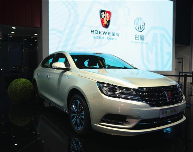  Подключаемый гибрид Roewe e950