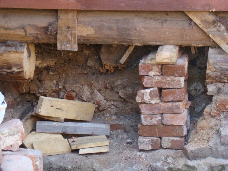 как заменить сгнившие венцы деревянного дома