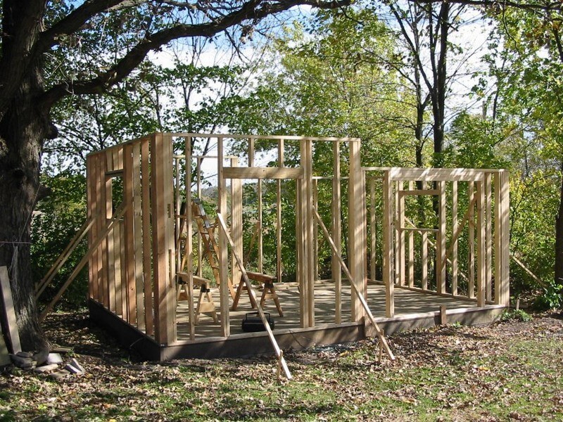 Как построить деревянный сарай своими руками