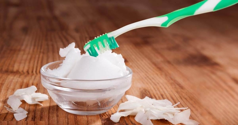 6 причин использовать кокосовое масло, как зубную пасту