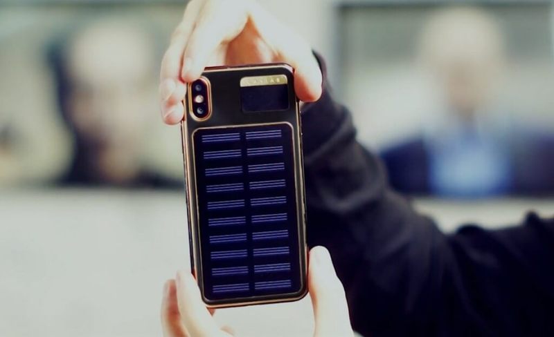 Российская компания Caviar представила iPhone X со встроенной солнечной панелью