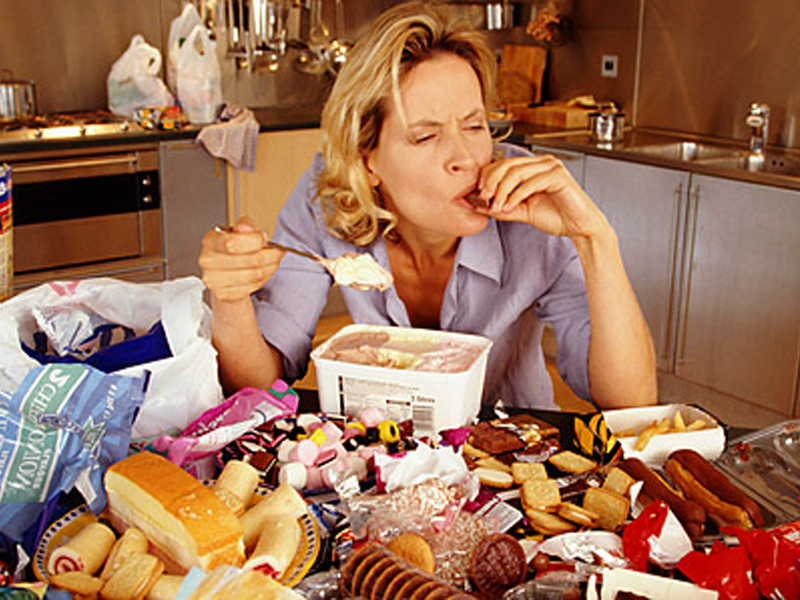 «Заедание» проблем и еще 2 типа нарушения пищевого поведения