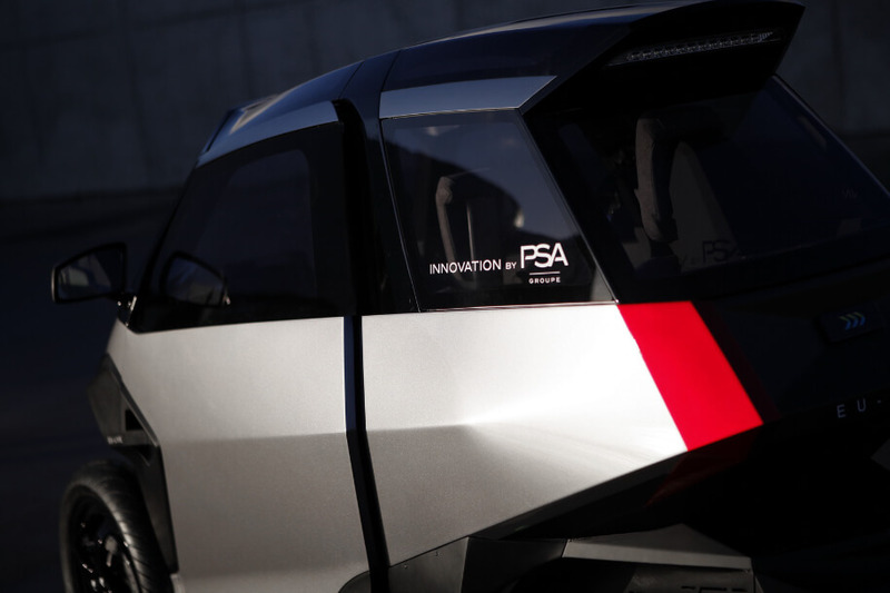 Peugeot и Citroen построили «кренящийся» трехколесный гибрид