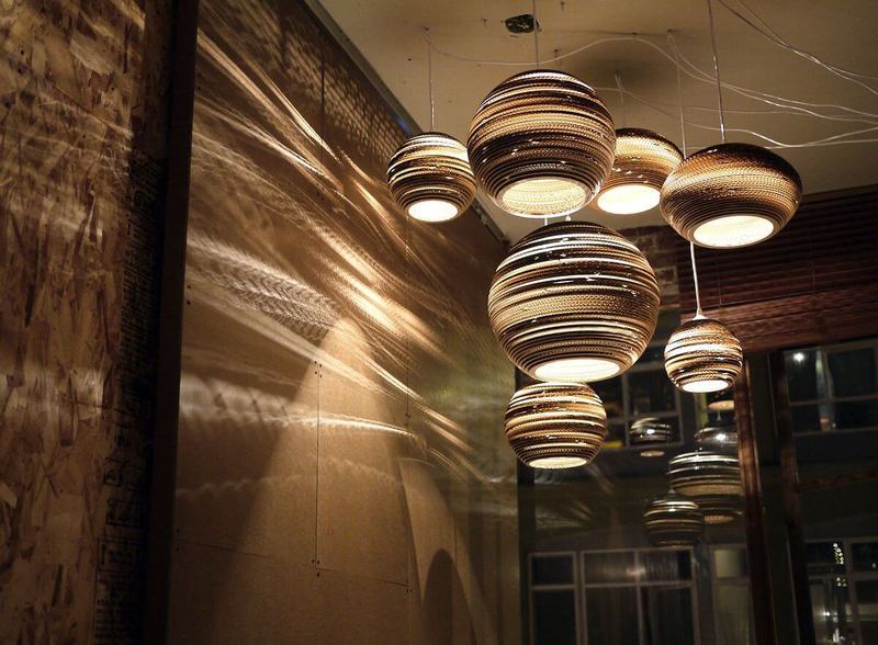 Деревянные светильники в интерьере - стильные и универсальные