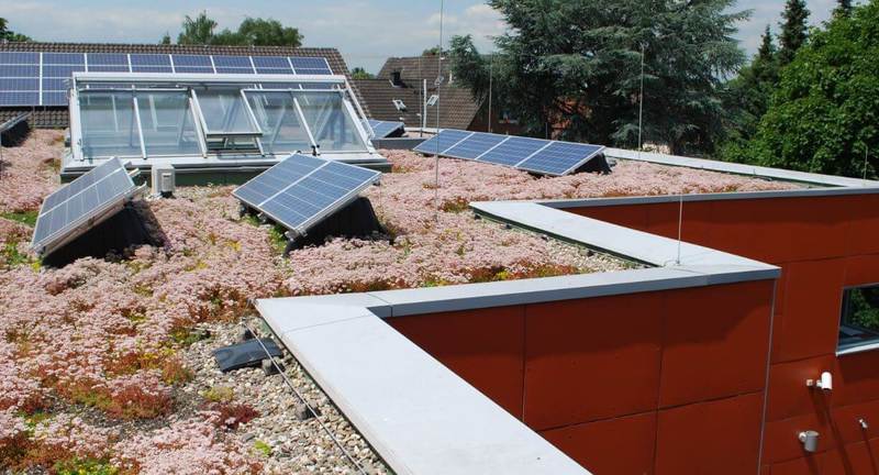 Какой материал крыши лучше для солнечных панелей