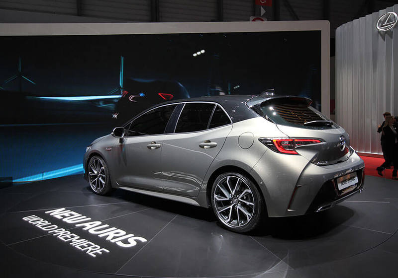 Новый Toyota Auris дебютировал с двумя гибридными установками