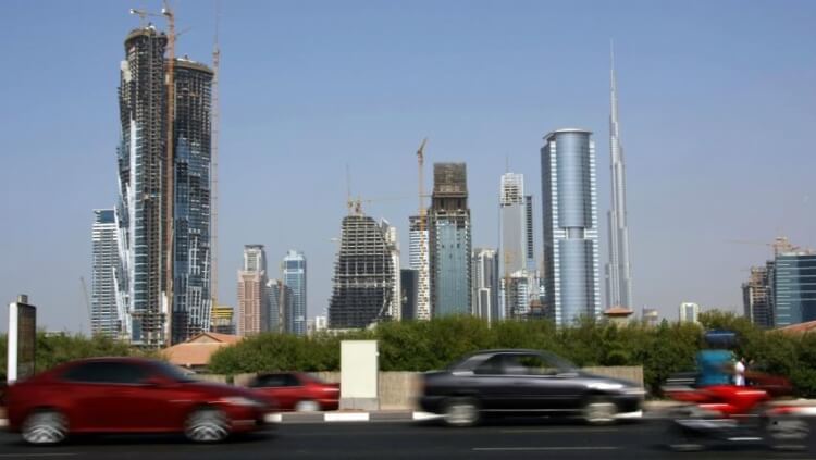  В Дубае протестируют автомобильные цифровые номерные знаки