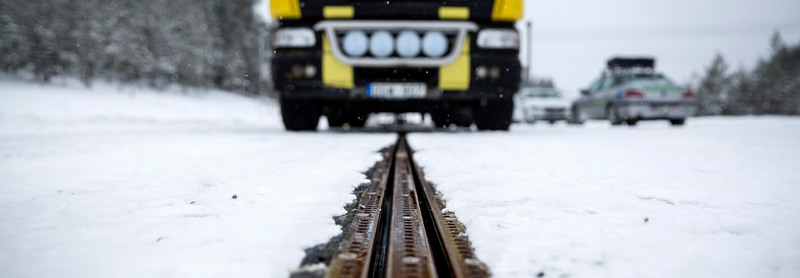 Первая в мире дорога для подзарядки движущихся электромобилей появится в Швеции
