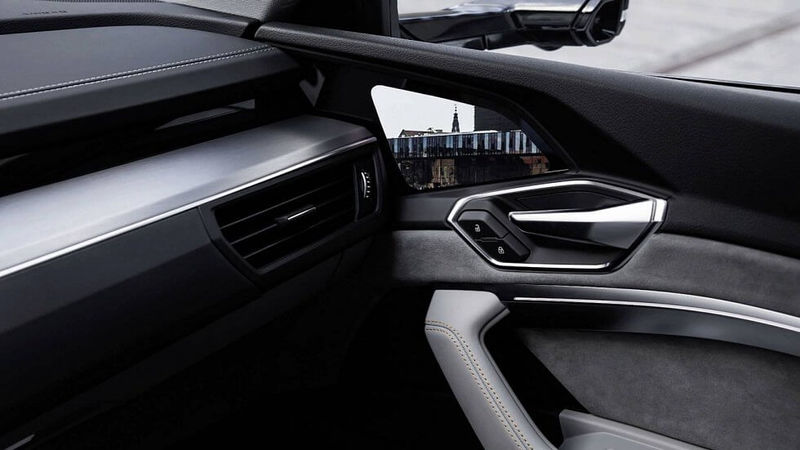 В салоне электрокара Audi будет пять дисплеев