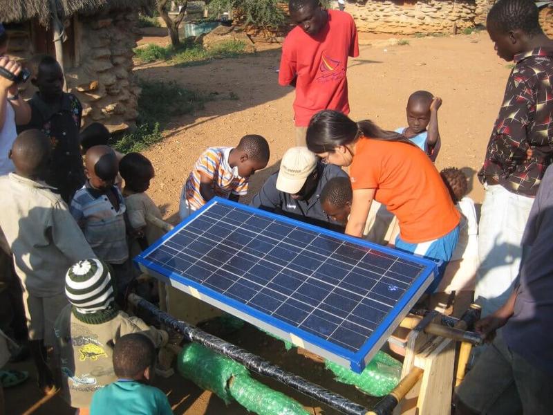SunSaluter – дешевое устройство из переработанных материалов для получения солнечной энергии и воды