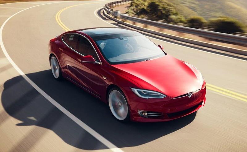 Tesla Model S признали лучшей машиной десятилетия