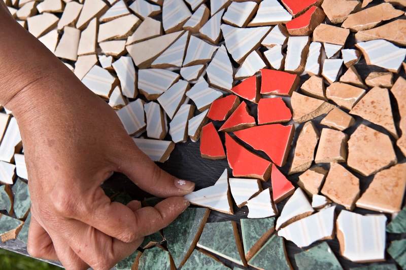 мозаика из осколков плитки