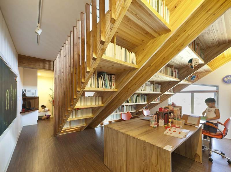 Лестница-книжный шкаф