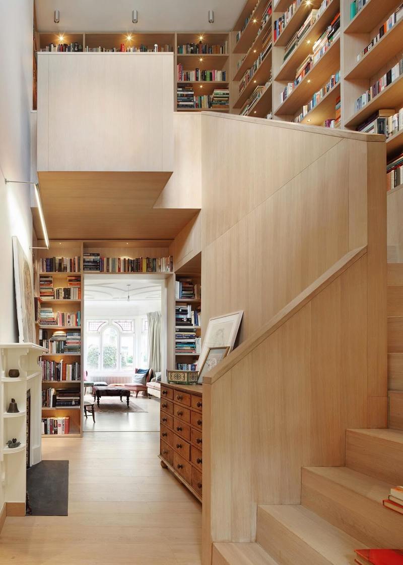 Лестница-книжный шкаф