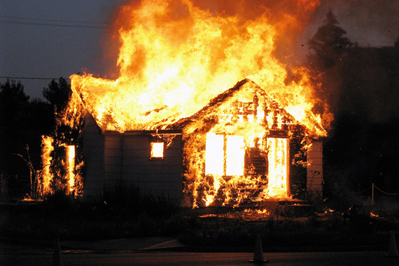 Загородный дом и защита от пожара: что нужно делать, чтобы дом сгорел
