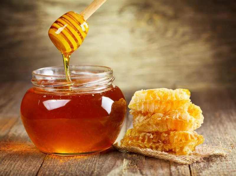 Чем полезен сырой мед