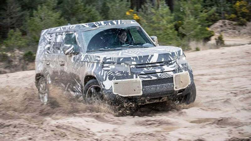 Новый Land Rover Defender получит мягкую гибридную силовую установку