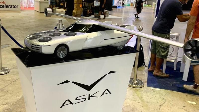 Aska - летающий автомобиль со складным крылом