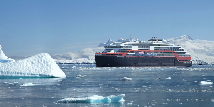 Первый круизный лайнер с питанием от батарей отправляется в Арктику