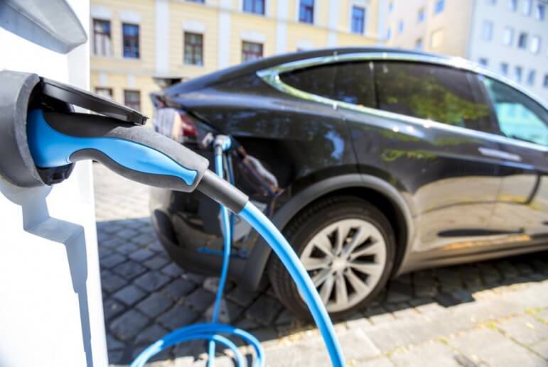 Почти половину продаж автотранспорта в Норвегии составили электромобили