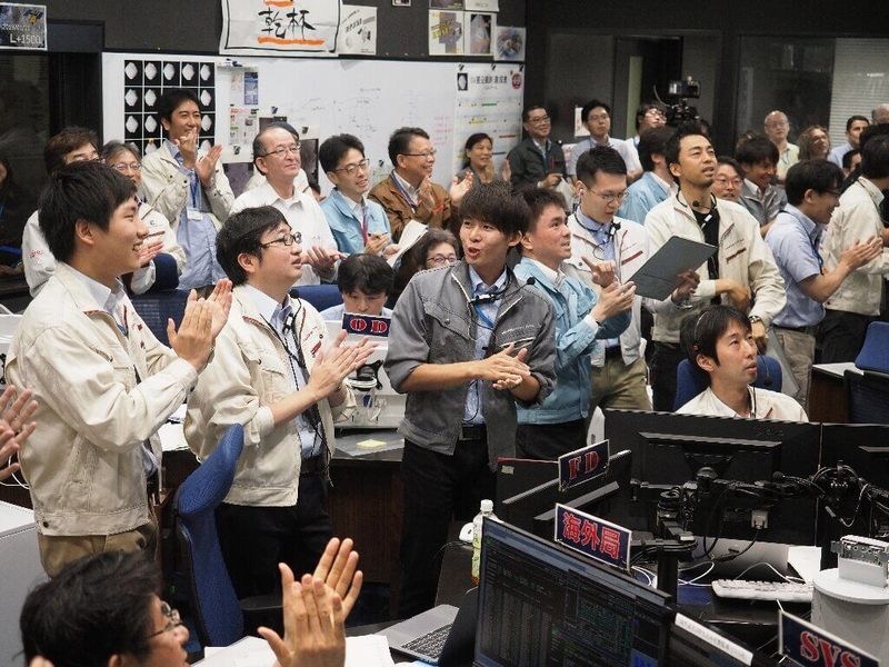Японский зонд Hayabusa 2 совершил «идеальное» приземление на астероид