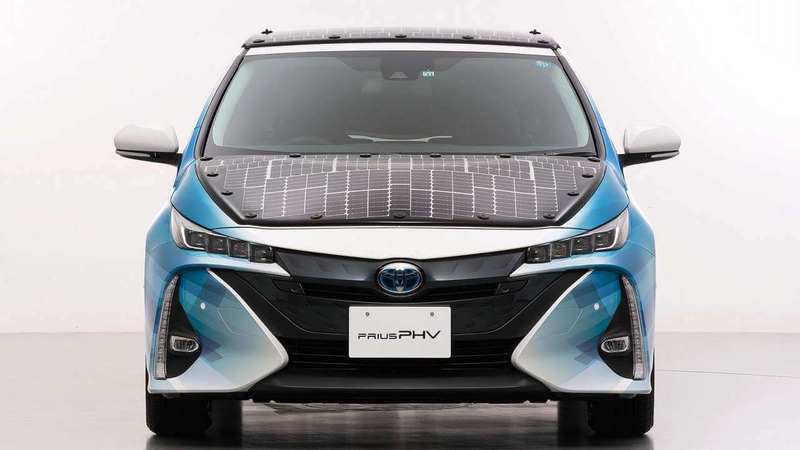 Toyota тестирует Prius на солнечных батареях